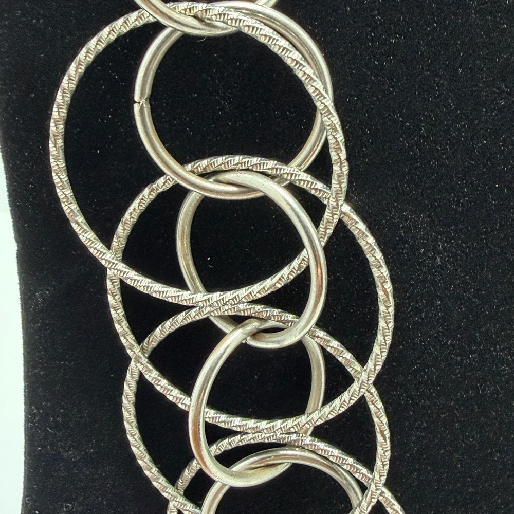 Multi Ring Bib Necklace Womens 32" Interlocking Circles Silver Tone - Picture 3 of 4